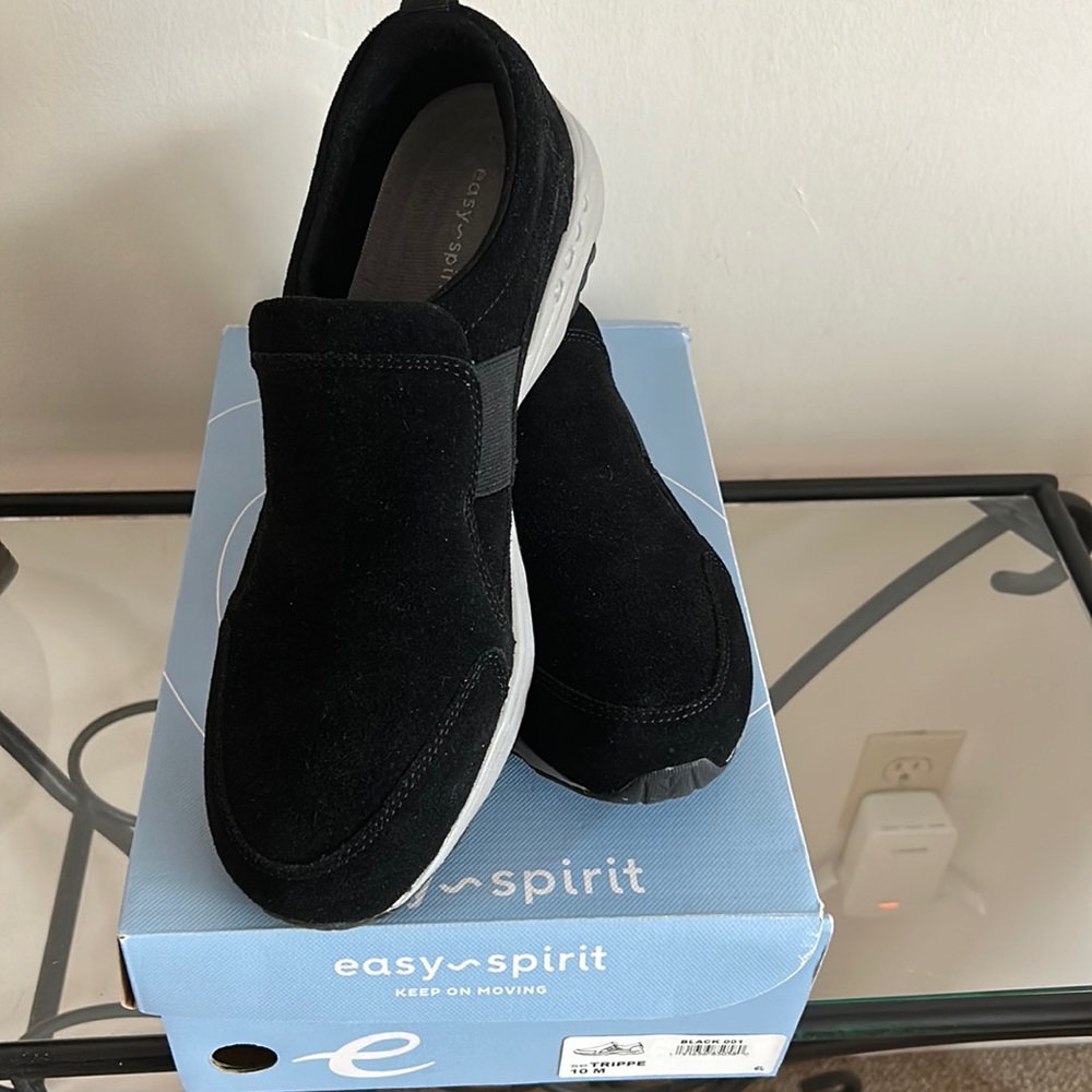 Easy Spirit black slip on shoes